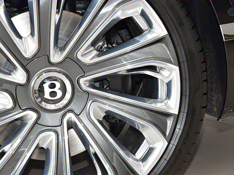 2026�� 4.0T V8 Mulliner