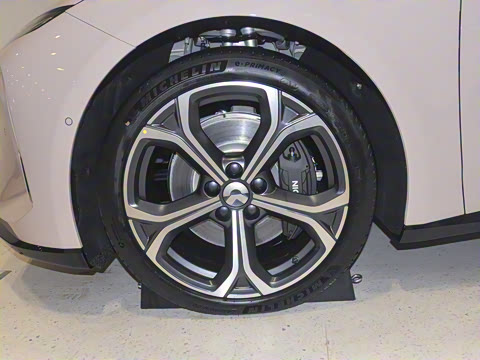 2025�� 75kWh Touring