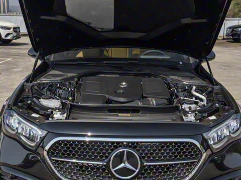 2025�� �Ŀ� E 260 L �˶���