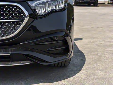 2025�� �Ŀ� E 260 L �˶���