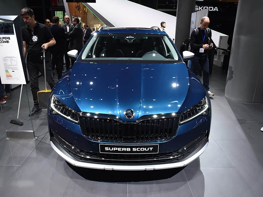 Skoda Superb I, Седан: фото поколения