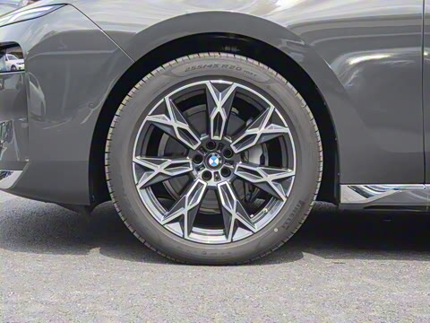 2023�� 735Li ������װ