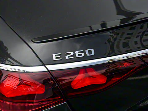 2025�� �Ŀ� E 260 �˶���