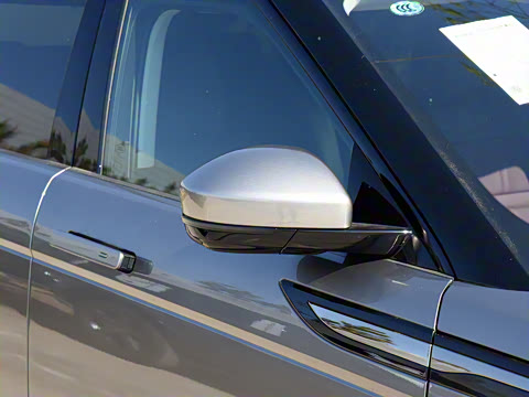 2021�� ����L P300e ������