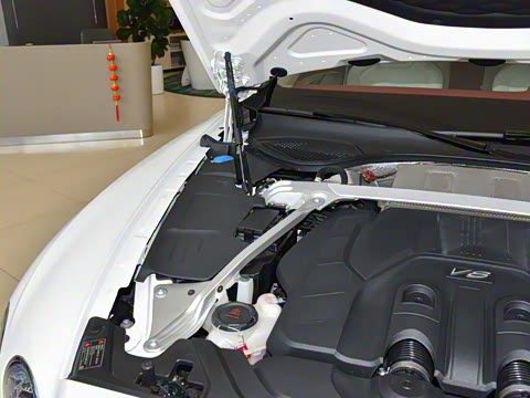 2026�� 4.0T V8 Mulliner