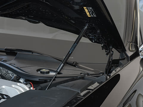 2024�� 4.0T V8 Mulliner