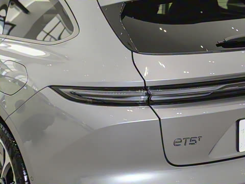 2025�� 75kWh Touring