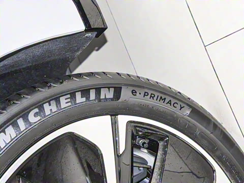 2025�� 75kWh Touring