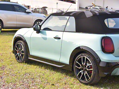 2025�� JOHN COOPER WORKS CABRIO