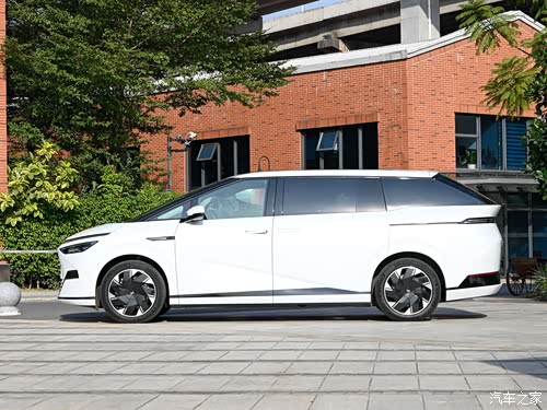 【小鹏x9 享三电终身质保 置换享1万减免_小鹏丨深圳龙城万科里优惠促