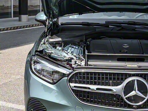 2025�� �Ŀ� GLC 260 L 4MATIC ������