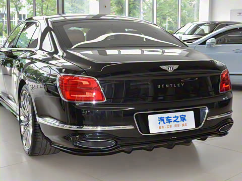 2026�� 4.0T V8 Mulliner
