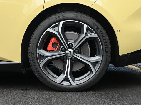 2025�� 75kWh Touring