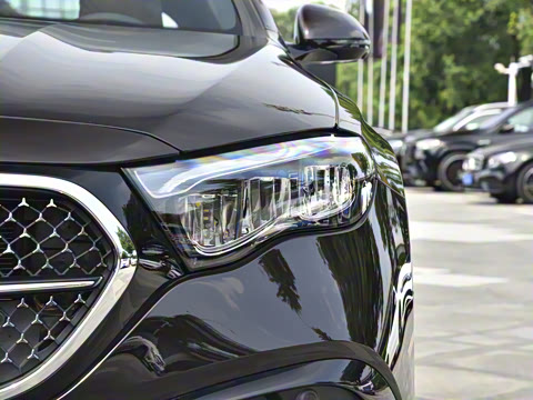 2025�� �Ŀ� E 300 L �����˶���