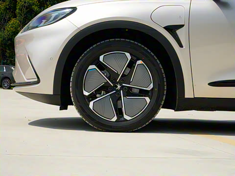 2025�� 735MAX 175kW