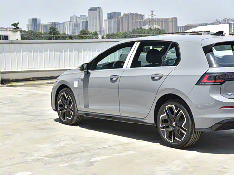 2025�� �Ŀ� 300TSI R-Line