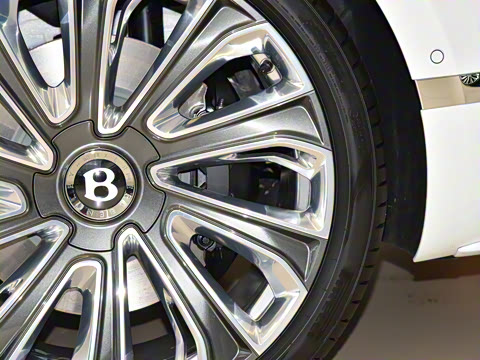 2026�� 4.0T V8 Mulliner