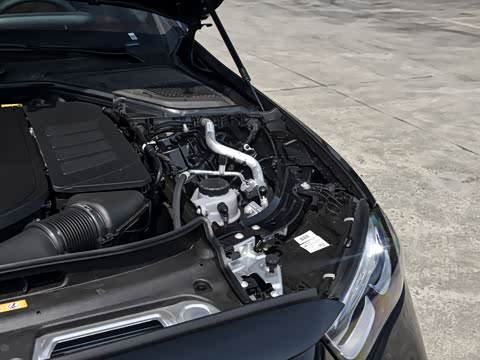 2025�� �Ŀ� E 260 L �˶���