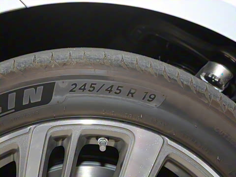 2025�� �Ŀ� E 300 L ʱ����