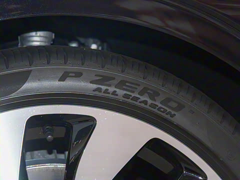 2024�� 4.0T V8 Mulliner