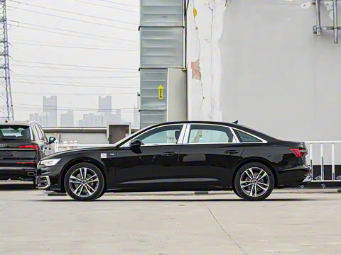 2025�� 40 TFSI ����������