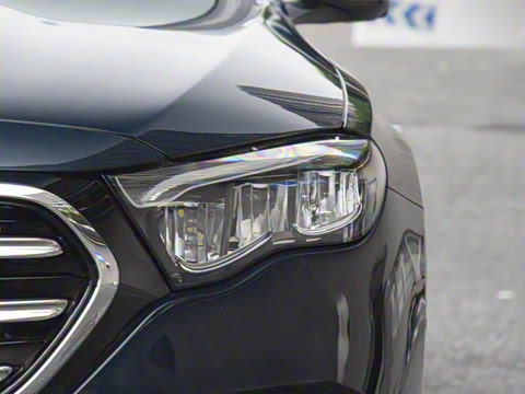 2025�� �Ŀ� E 300 L ������