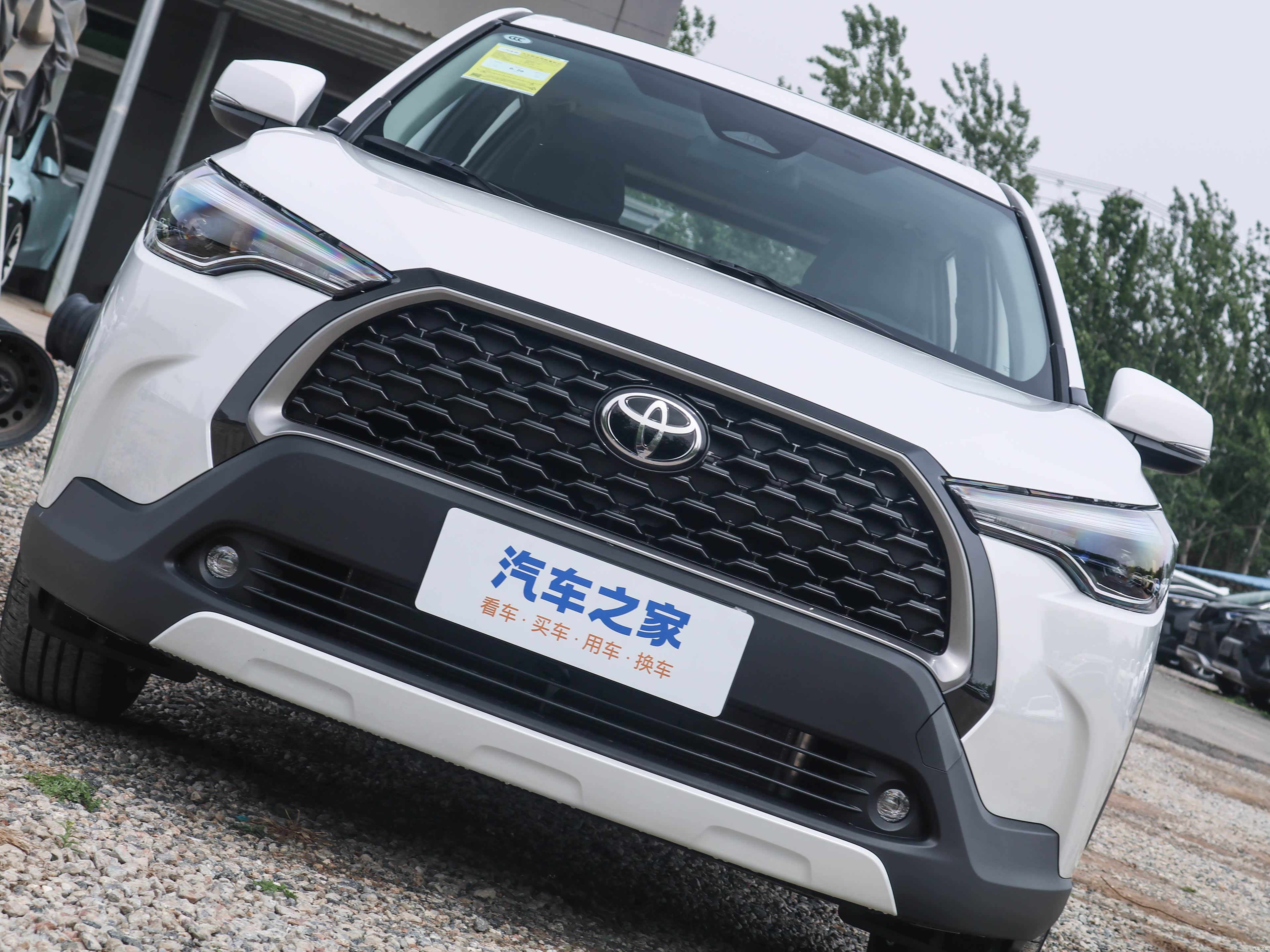 卡罗拉锐放,这款由一汽丰田倾力打造的紧凑型suv,在市场上的表现无疑