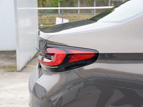 2022�� �Ŀ� 540i ���а� M�˶���װ