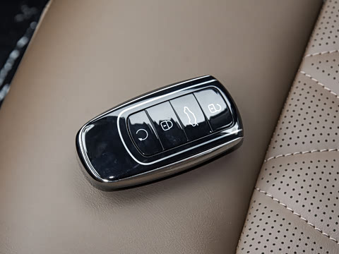 2025�� 2.0T �Զ���+