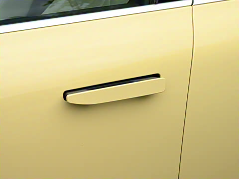 2025�� 75kWh Touring