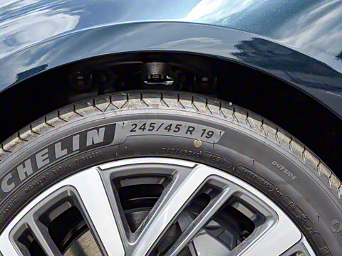 2025�� �Ŀ� E 300 L ʱ����