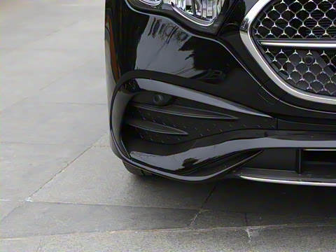 2025�� �Ŀ� E 300 L �����˶���