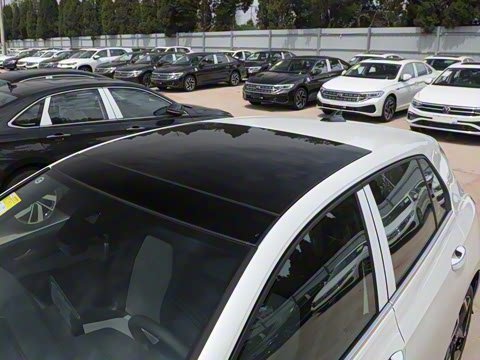 2025�� �Ŀ�� 300TSI R-Line