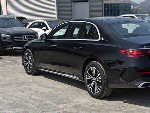 2025�� �Ŀ� E 260 L �˶���