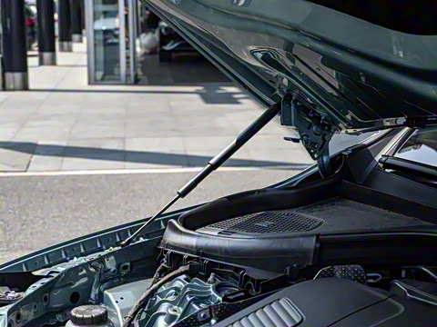 2025�� �Ŀ� GLC 260 L 4MATIC ������