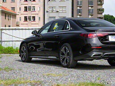 2025�� �Ŀ� E 260 L �˶���