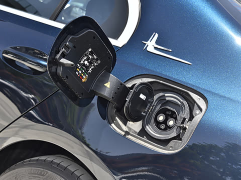 2025�� �Ŀ� C 350 eL