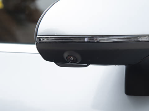 2025�� GLC 300 L 4MATIC ������ 5��