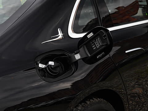 2025�� �Ŀ� E 300 L ����˶���