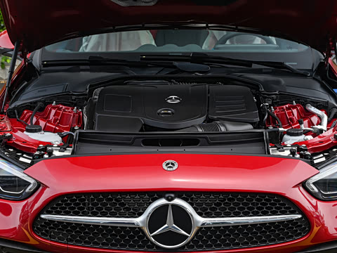 2025�� �Ŀ� C 260 L �˶���