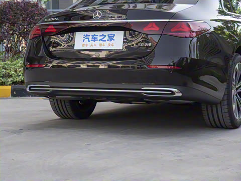 2025�� �Ŀ� E 300 L ������