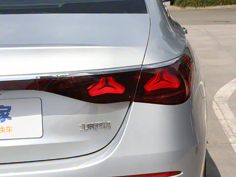 2025�� �Ŀ� E 300 L ʱ����