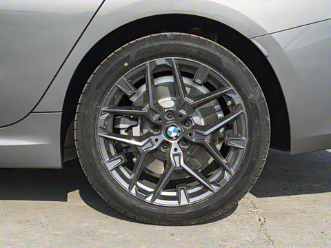 2025�� 330i M�˶���ҹ��װ