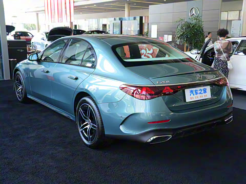 2025�� �Ŀ� E 260 �˶���