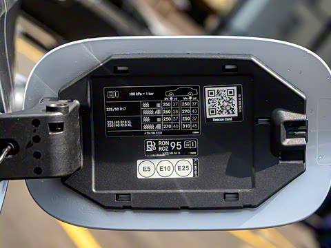 2024�� �Ŀ��� C 260 L �˶���