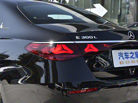 2025�� �Ŀ� E 300 L �����