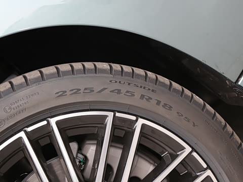 2025�� �Ŀ� C 260 L �˶���