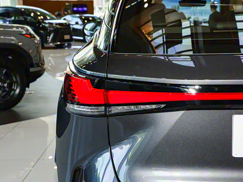 2025�� 500h ����F SPORT Performance