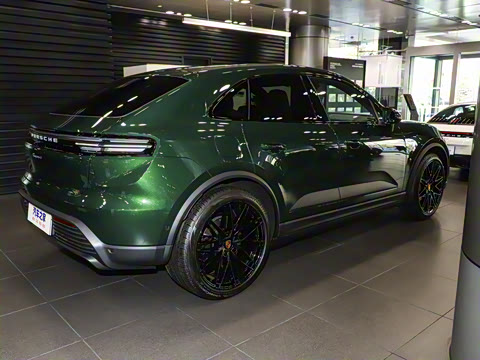 2024�� Macan 4