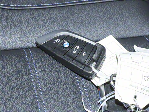 2025�� M240i xDrive